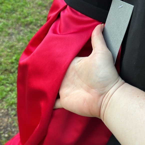 Theia V-Neck Long Sleeve Embellished Waist Box Pleat Crepe Mikado Gown, size 2 - Picture 11 of 12